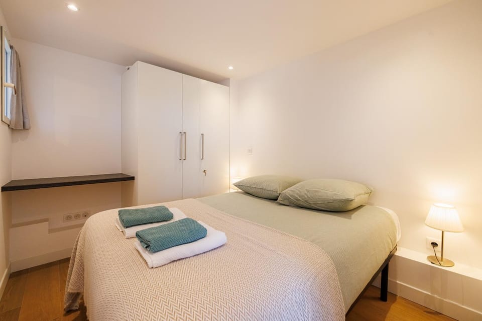 Bed, Bedroom
