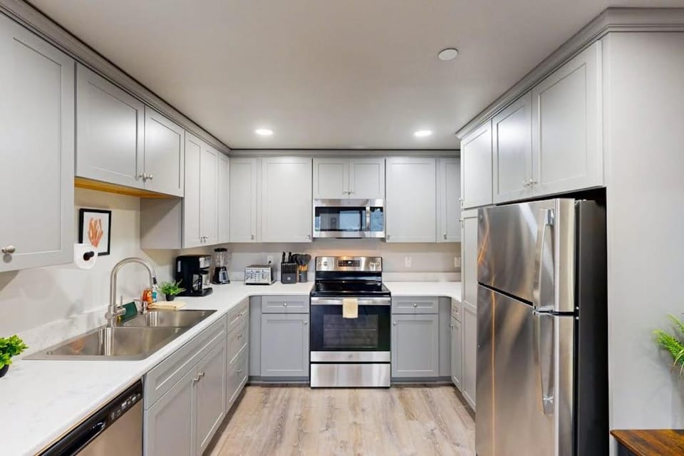 Family-friendly condo with kitchen close to river downtown & WIFI House in Oregon