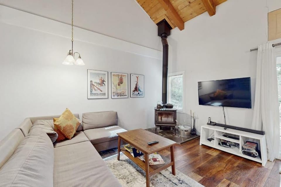Cute condo with shared pool hot tub and tennis House in Lake Tahoe
