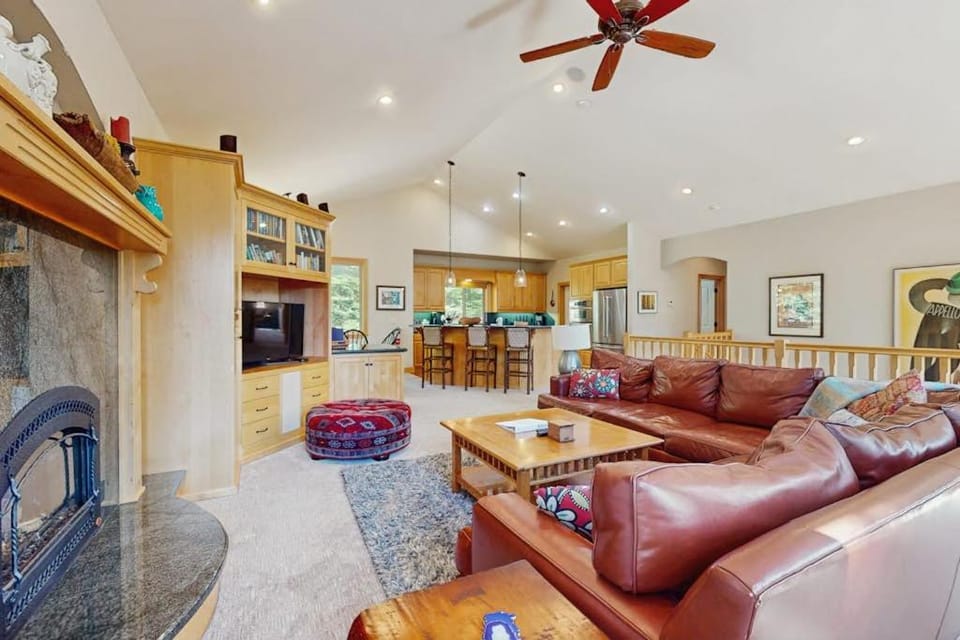 Gorgeous family home surrounded by trees with a furnished deck & BBQ House in Tahoe Vista