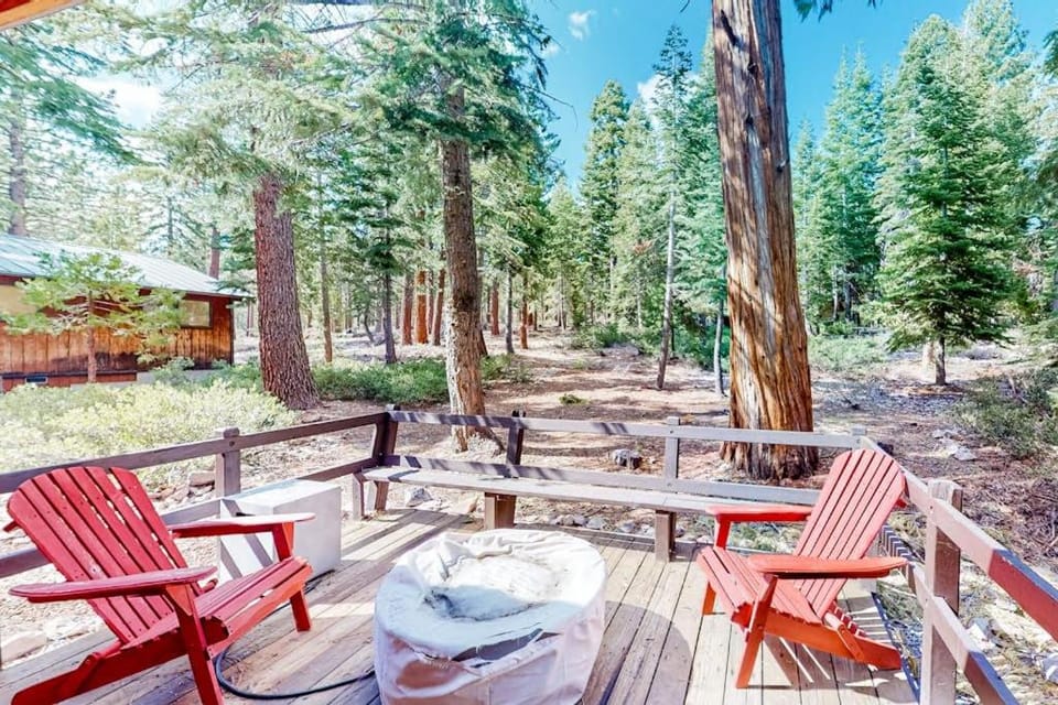 Relaxing house with WiFi gas fireplace & washer&dryer House in Lake Tahoe