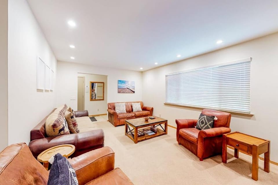 Relaxing house with WiFi gas fireplace & washer&dryer House in Lake Tahoe