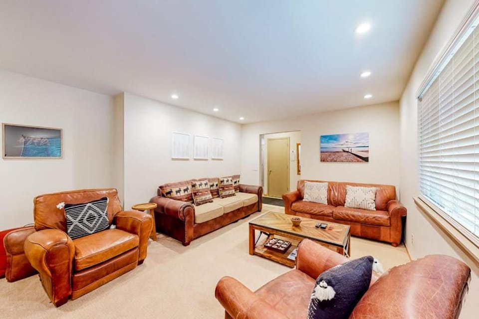 Relaxing house with WiFi gas fireplace & washer&dryer House in Lake Tahoe