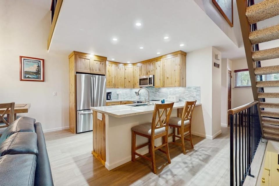 Tahoe condo with hot tub central AC fireplace gas grill & balcony House in Lake Tahoe