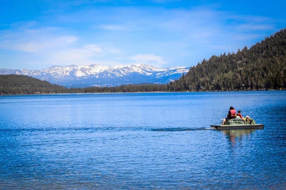 Superb lakefront home with mountain & lake views fireplace tennis & washer&dryer House in Truckee