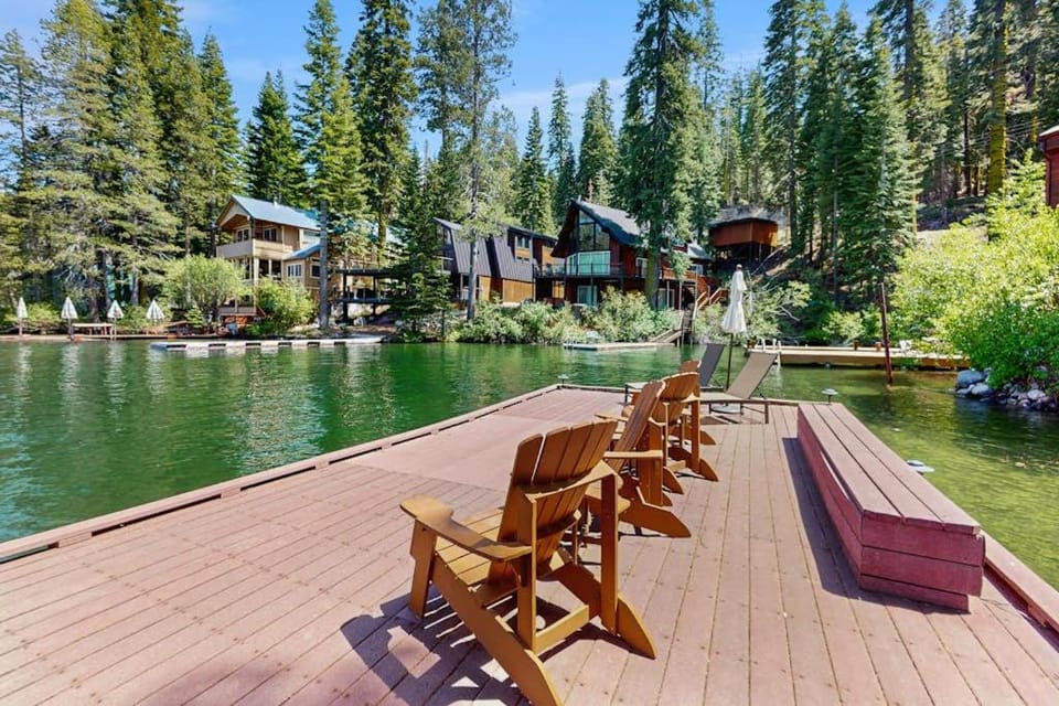 Terrific lakefront gem with private hot tub dock & beach - near skiing & town House in Truckee