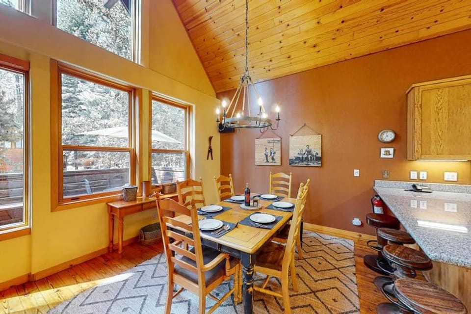 North Tahoe Chalet with Private Garage - Walk to Donner Lake House in Truckee