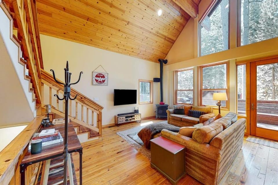 North Tahoe Chalet with Private Garage - Walk to Donner Lake House in Truckee