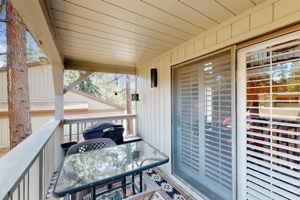 Kingwood Village Condo with Sparkling Pool -- Near Beach & Northstar House in Tahoe Vista