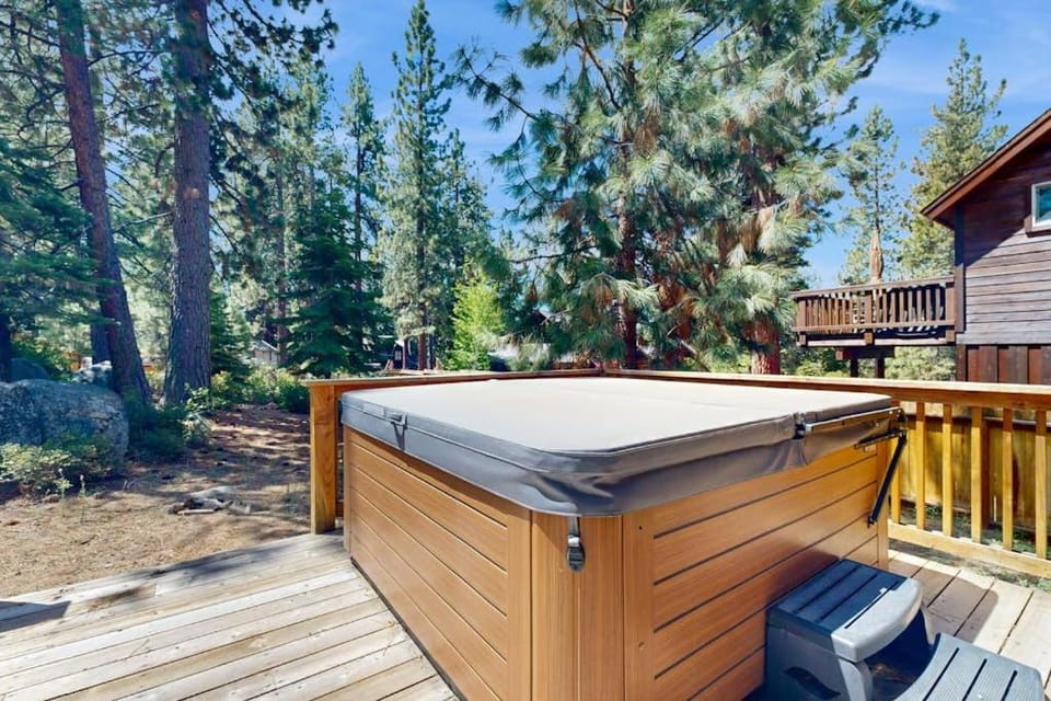 Pine Haven with Private Hot Tub & Deck Short Walk to Beach Near Skiing House in Kings Beach
