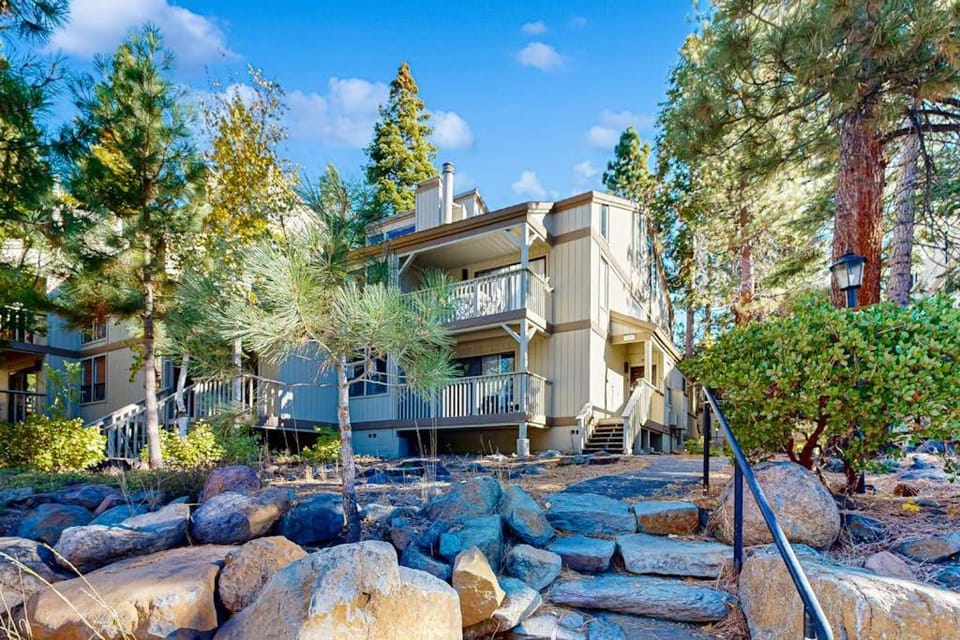 Beautiful condo with modern appliances two decks and shared pool House in Tahoe Vista