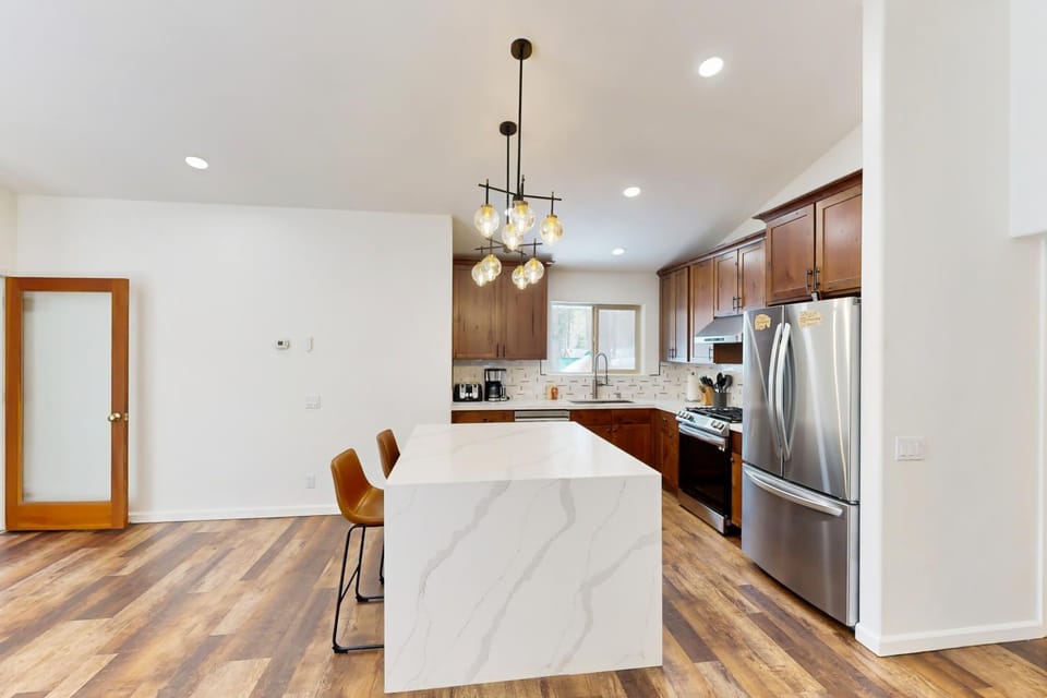 Modern bright home with great deck - walk to Kings Beach golf & town House in Kings Beach