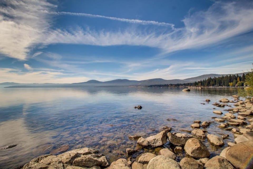 Comfortable Townhome with Pool Deck & Lovely Sunsets - Walk to Lake House in Kings Beach