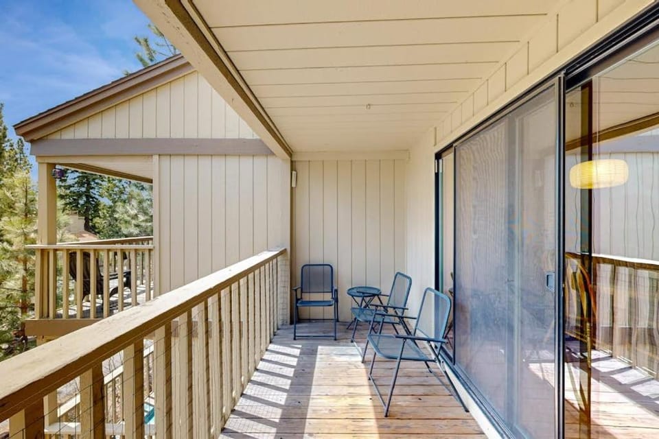 Inviting condo with balconies fireplace outdoor pool sauna & fitness center House in Tahoe Vista