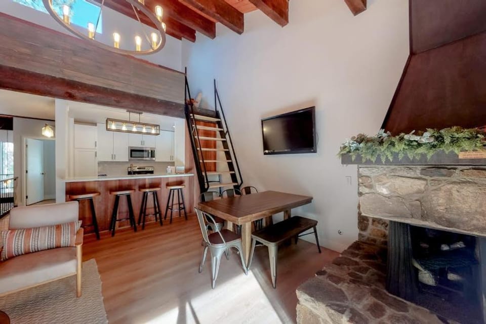 Mountain Home with Gas Fireplace Fast WiFi Balcony Shared Pool Tennis House in Tahoe Vista