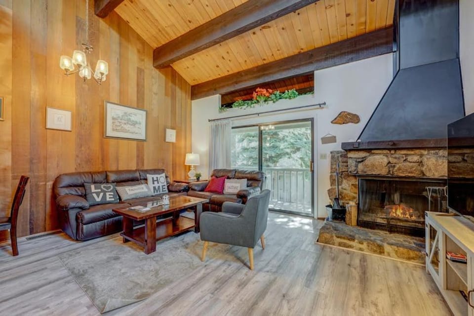 Rustic Kingswood Village getaway with shared pool patio & wood-burning fireplace House in Tahoe Vista
