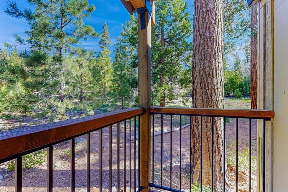 Eclectic second floor condo with loft balcony & gas fireplace - family friendly House in Tahoe Vista