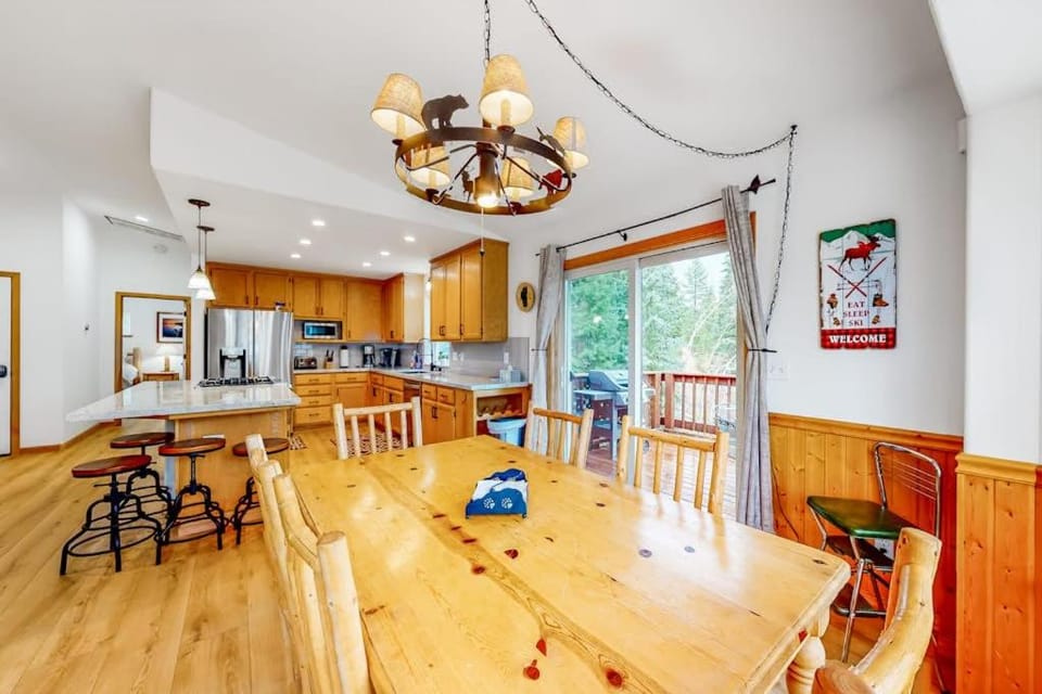 Mountain Home W&Decks Gas Grill & Fireplace - Near Northstar California Resort House in Tahoe Vista