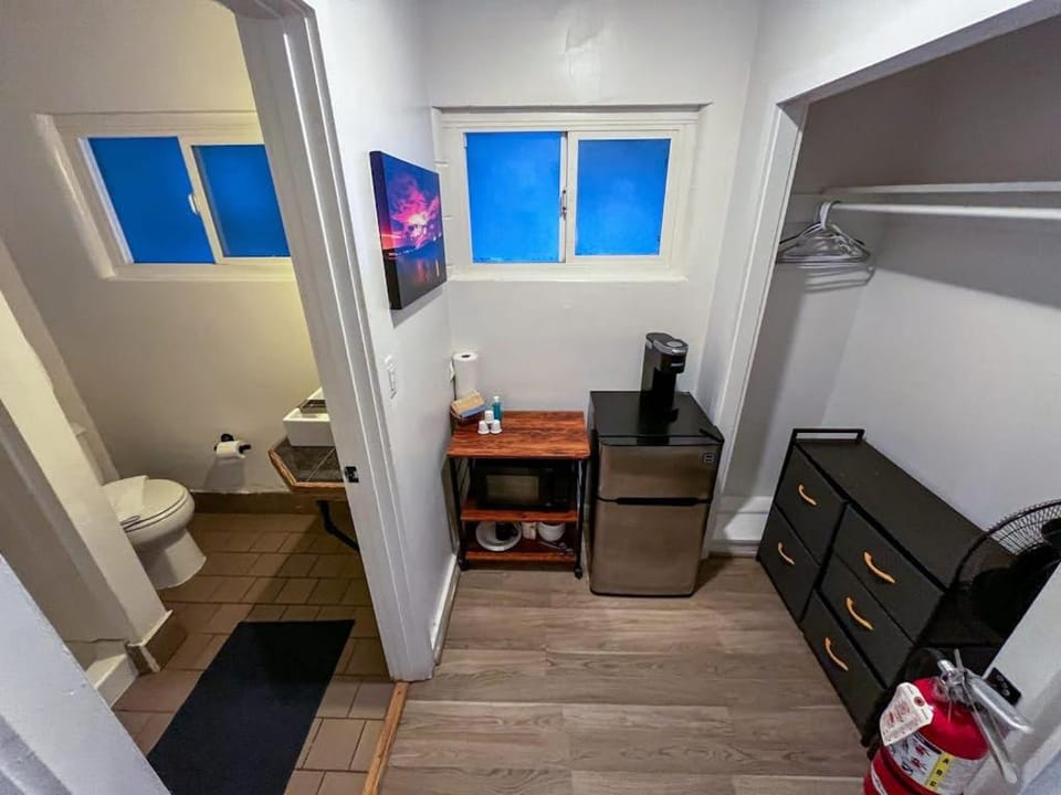 Charming hotel with lakeview golf skiing WiFi & Netflix Chalet in Kings Beach