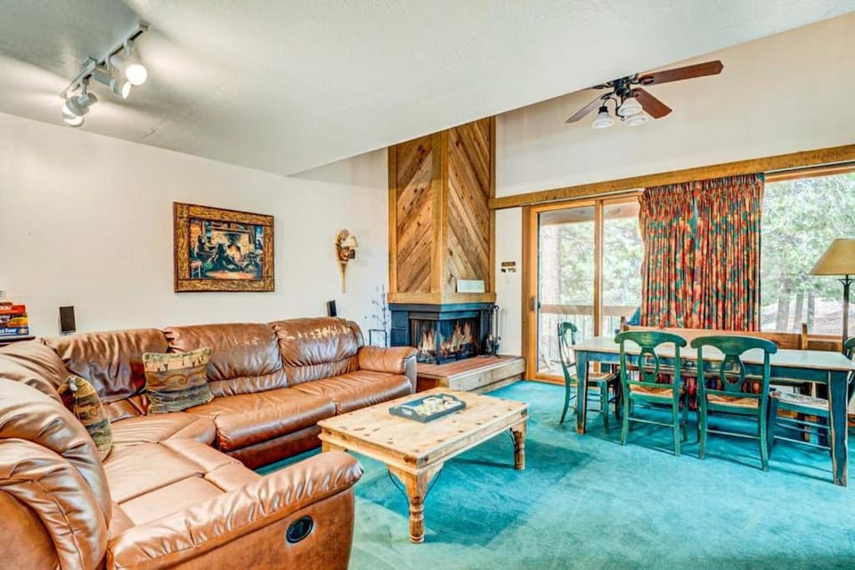 Dog-Friendly Mountain Getaway Near the Slopes with Private Balcony & Rec Center House in Northstar Drive