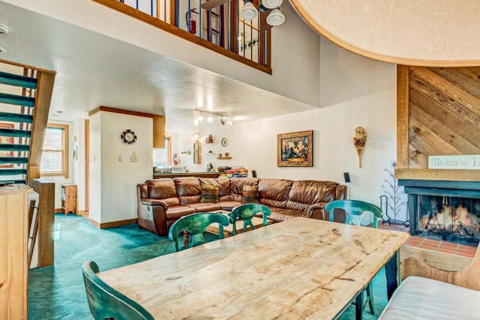 Dog-Friendly Mountain Getaway Near the Slopes with Private Balcony & Rec Center House in Northstar Drive