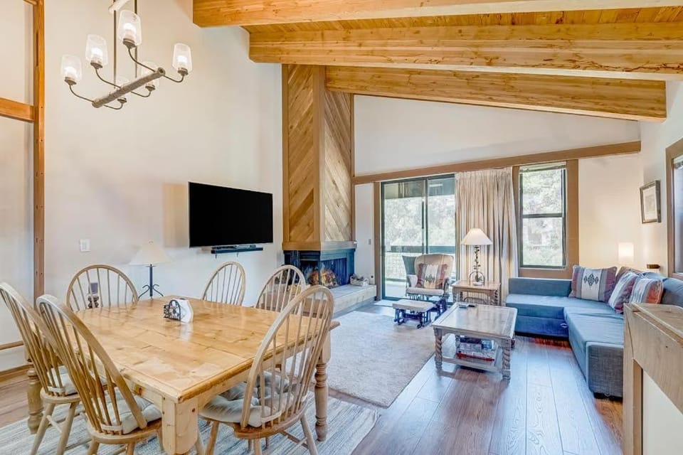 Northstar townhome with 2 balconies fireplace pool hot tub & sauna House in Northstar Drive