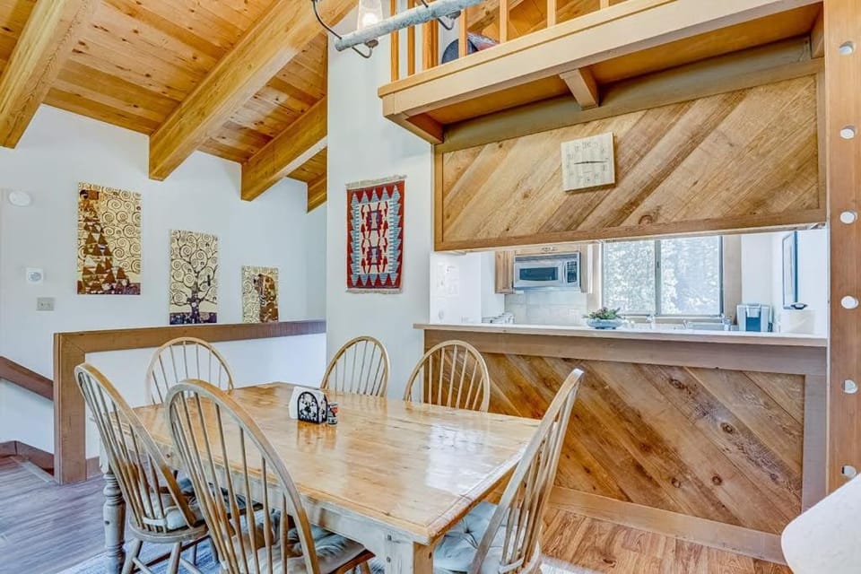 Northstar townhome with 2 balconies fireplace pool hot tub & sauna House in Northstar Drive