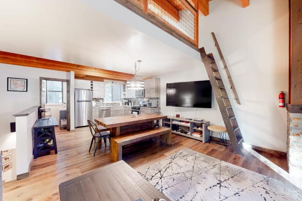 Lofted Mountain Escape with Free WiFi Shared Pool & Hot Tub Golf & Skiing Nearby House in Northstar Drive