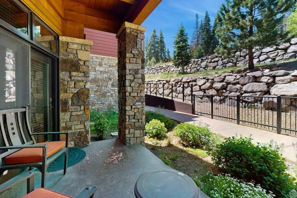 Ski-in-ski-out ground-floor condo with fireplace patio shared pool & hot tub House in Northstar Drive