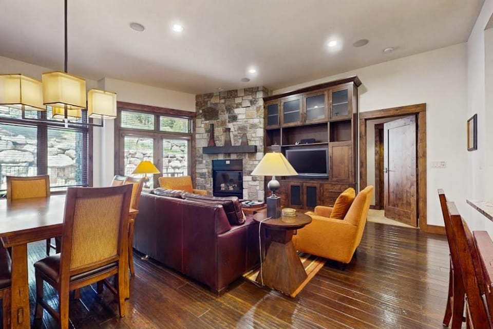 Ski-in-ski-out ground-floor condo with fireplace patio shared pool & hot tub House in Northstar Drive