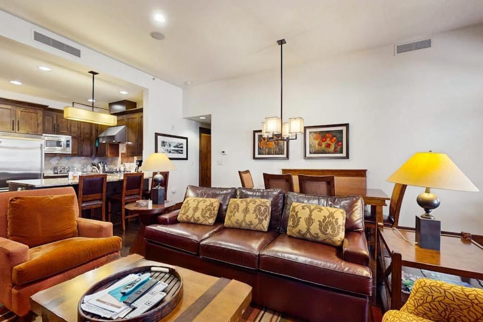 Ski-in-ski-out ground-floor condo with fireplace patio shared pool & hot tub House in Northstar Drive