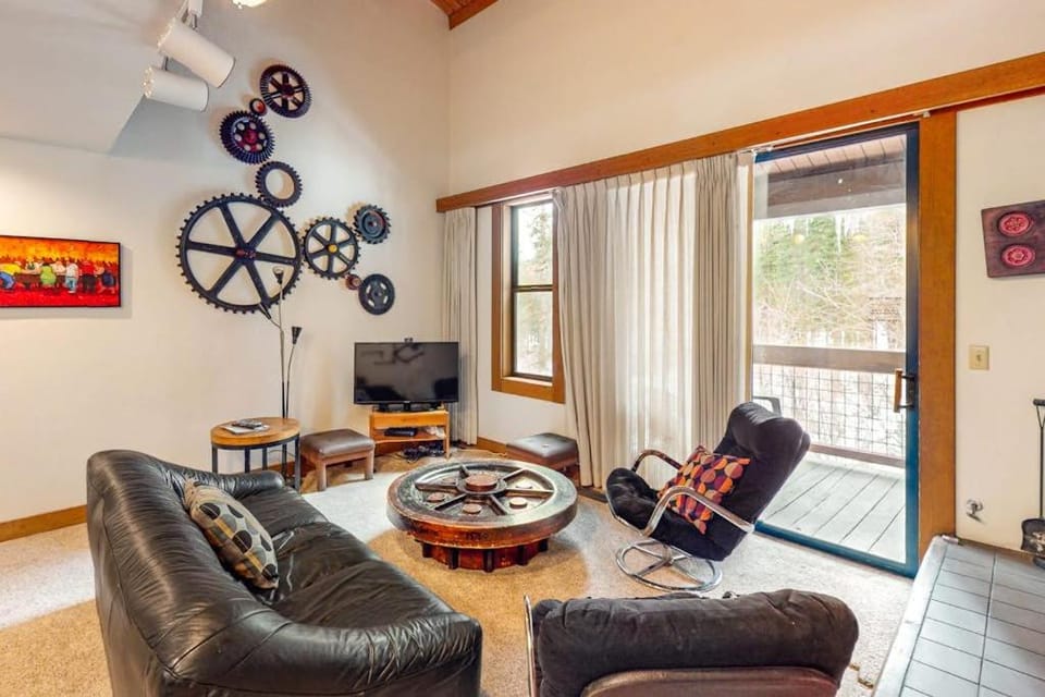 3BR Townhome in Northstar - Shuttle to slopes House in Northstar Drive