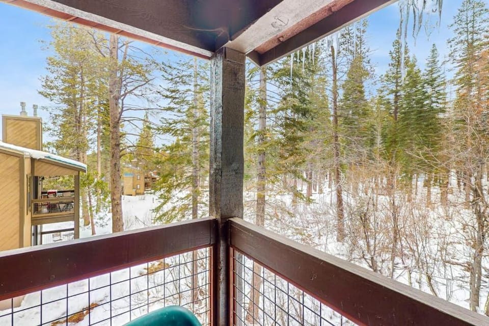 3BR Townhome in Northstar - Shuttle to slopes House in Northstar Drive