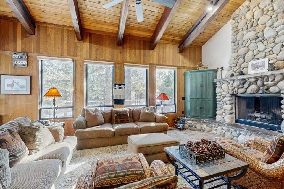 Bright Northstar home on golf course - near ski slopes House in Northstar Drive