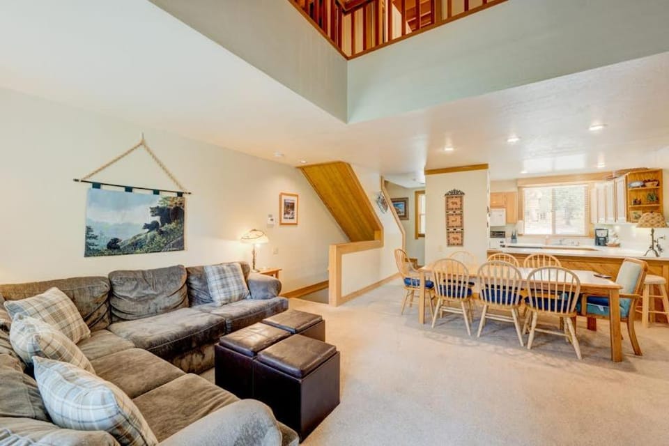 Condo with private balcony gas fireplace & washer&dryer House in Northstar Drive