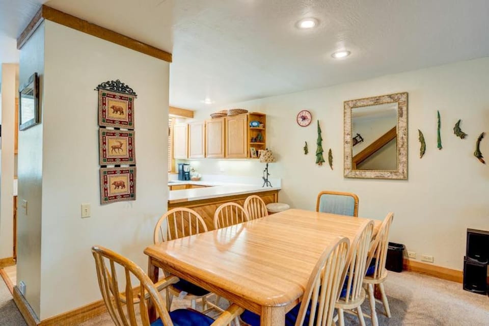 Condo with private balcony gas fireplace & washer&dryer House in Northstar Drive