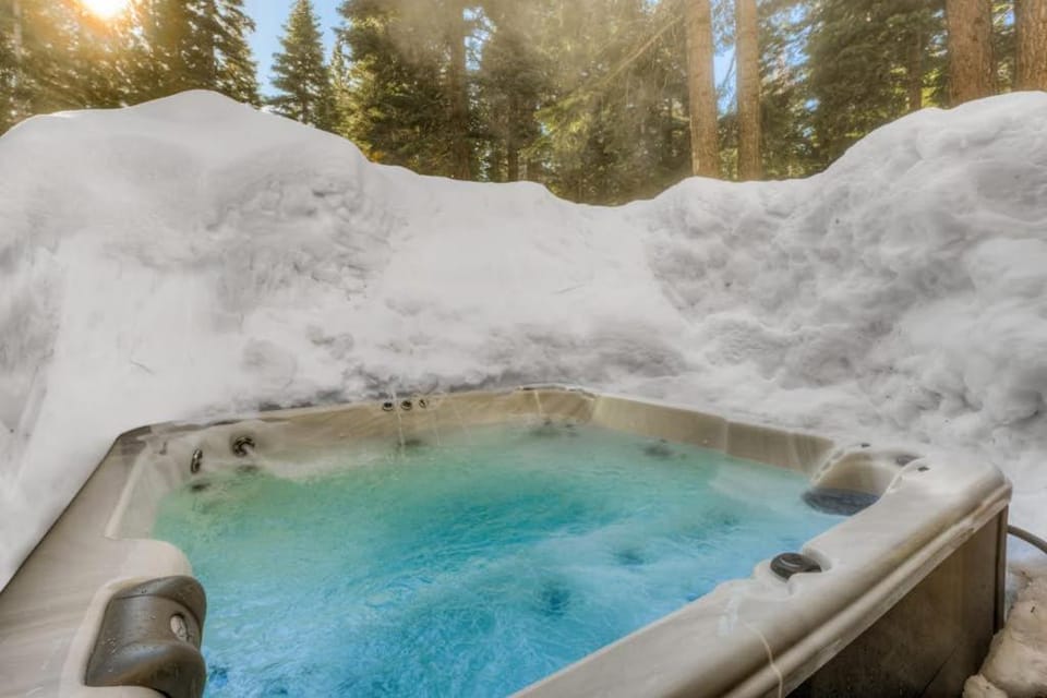 Inviting home in Northstar Ski Resort with private hot tub & sauna pool access House in Sierra Nevada
