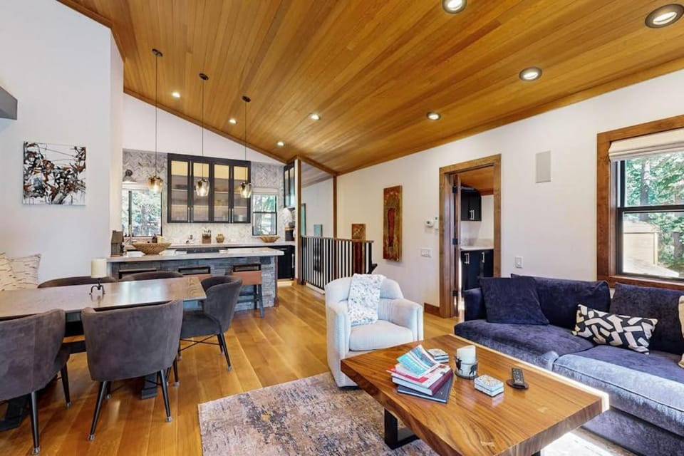 Luxury Northstar condo with new appliances two decks and shared pool House in Northstar Drive