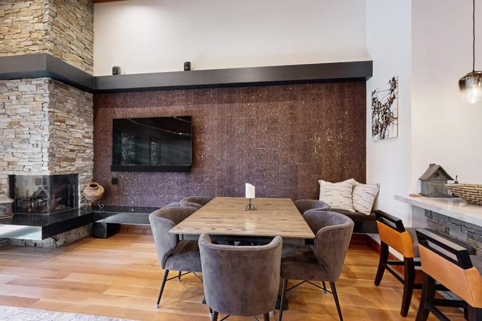 Luxury Northstar condo with new appliances two decks and shared pool House in Northstar Drive