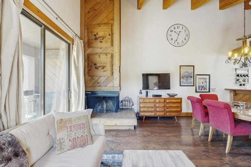 Cozy mountain condo with shared pool & hot tub access balcony and skiing nearby House in Northstar Drive