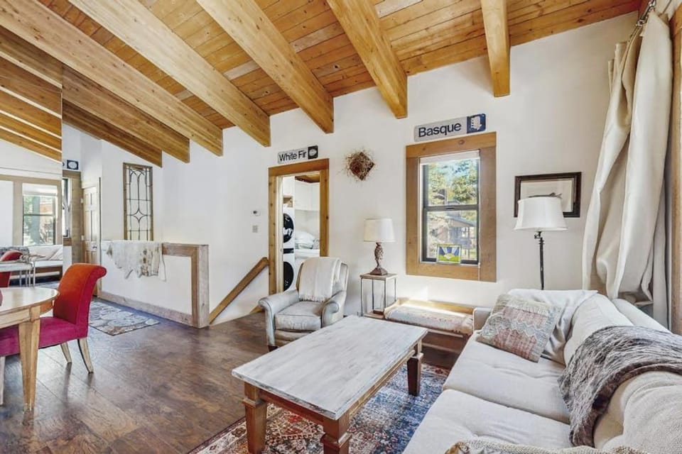 Cozy mountain condo with shared pool & hot tub access balcony and skiing nearby House in Northstar Drive