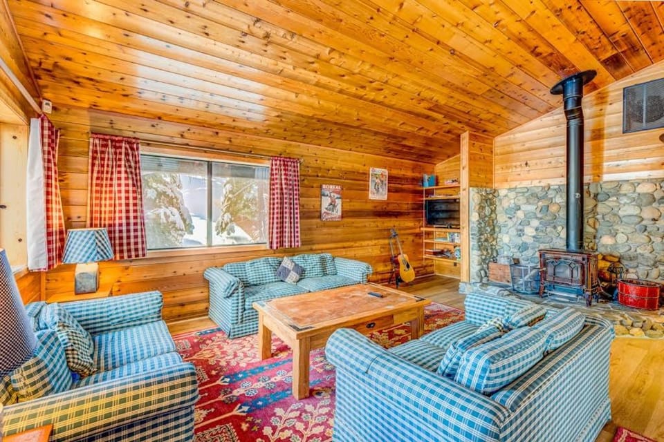 Fun home with game room - near on-site golf pools & hot tub House in Sierra Nevada