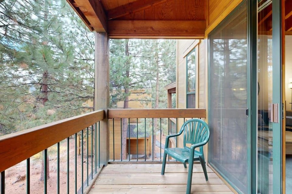 Mountain Condo with Fireplace Balcony WiFi House in Northstar Drive