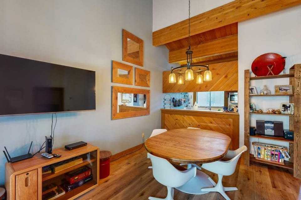 Cozy updated condo with pool hot tub on-site golf sauna & mountain views House in Northstar Drive