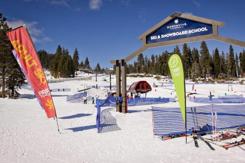 Cozy ski townhome with washer&dryer - access to pool hot tub & sauna House in Northstar Drive