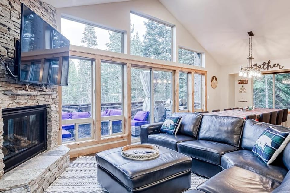 Luxury Home - Pool Table Jetted Tub Fireplaces Free WiFi washer&dryer House in South Lake Tahoe