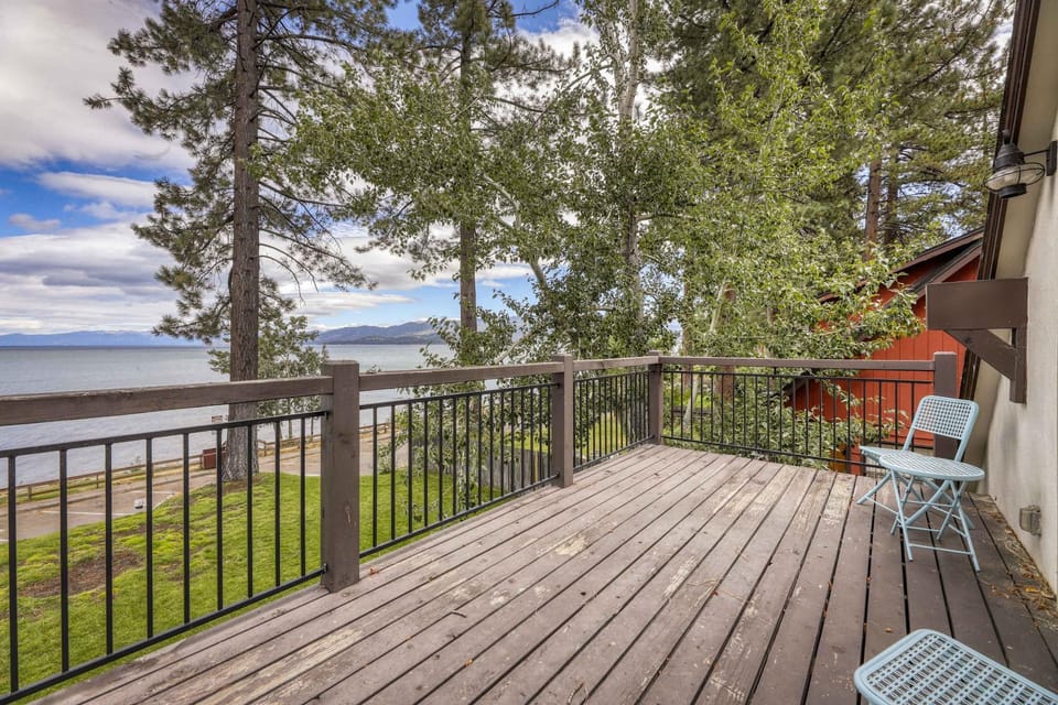 Waterfront S Lake Tahoe Property - Near Downtown and Casinos House in Al Tahoe