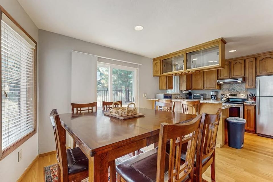 Spacious home for families - walk to Heavenly & the beach House in Stateline