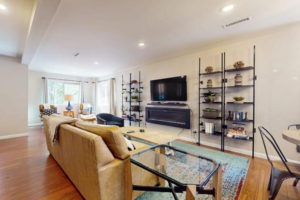 Charming dog-friendly home with a private hot tub & large fenced yard House in South Lake Tahoe