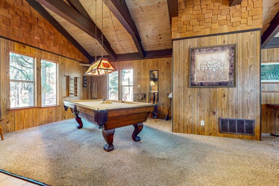 Classic Charm in South Lake Tahoe Views of the Heavenly Mountain Slopes House in South Lake Tahoe